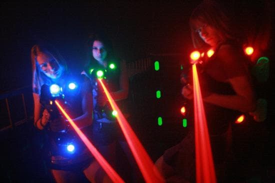 Akční laserová střílečka pro sólisty i týmy