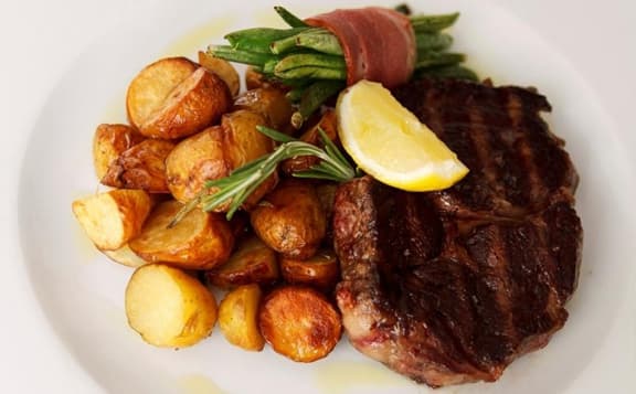 Kupon na 50% slevu v restauraci School na Praze 1