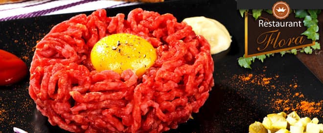 500g tatarák z pravé svíčkové a hromada topinek