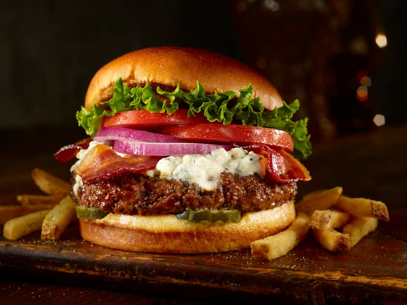 300 gramový hamburger se steakovými hranolky