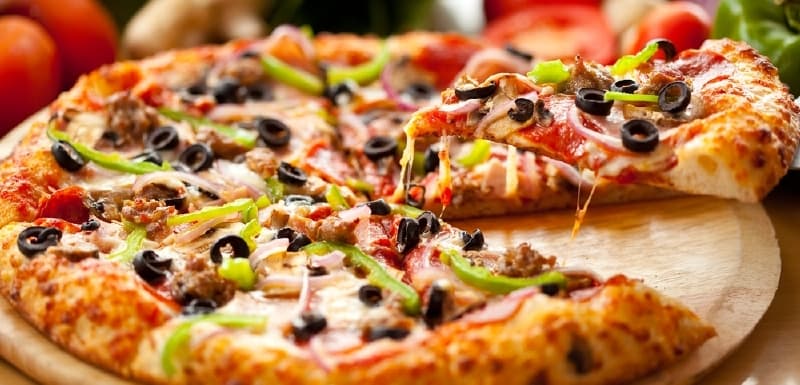 Most - 2 znamenité pizzy v restauraci Capranica