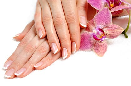Manikúra s lakováním Shellac či modeláží gel-lakem