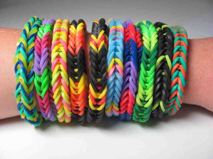 Sada 600 gumiček LOOM BANDS s tkalcovským stávkem
