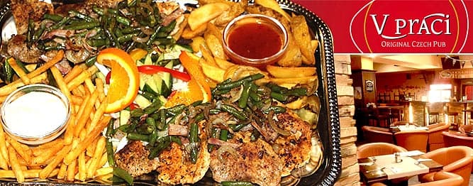 600g masa s přílohou, salátem a omáčkami