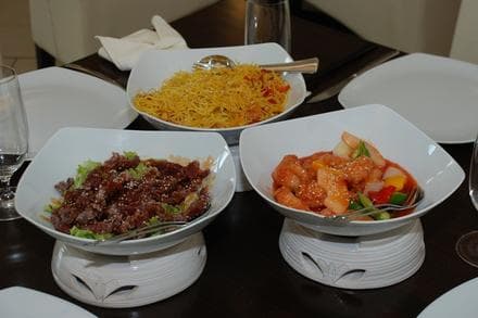 Degu menu pro dva v hongkongské restauraci Lotos