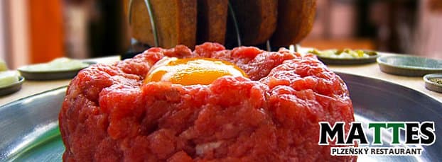 2x 150 gramů hovězího tataráku s topinkami
