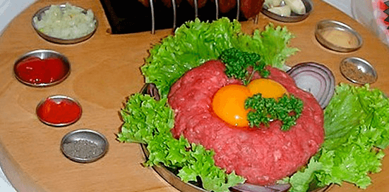 300g tatarák z hovězího masa + 5 topinek 
