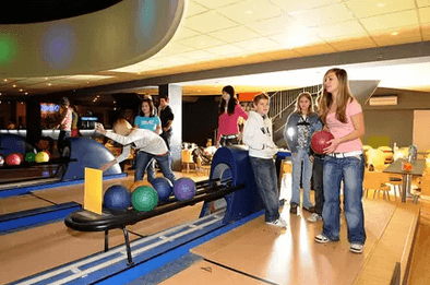 Zahrajte si bowlingu v oblíbeném centru A-sport