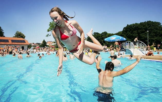 62 vstupů na koupaliště Příbor