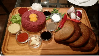 500g tataráku z pravé svíčkové+neomezeně topinek