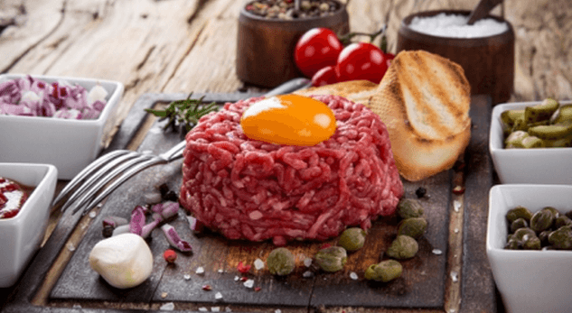 500 g nenamíchaného tataráku z hovězí roštěné