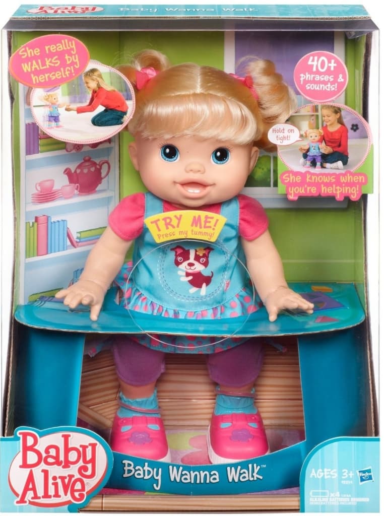 Chodící panenka Hasbro - sleva 400 Kč
