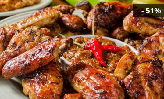 800 g marinovaných kuřecích křidélek s přílohou