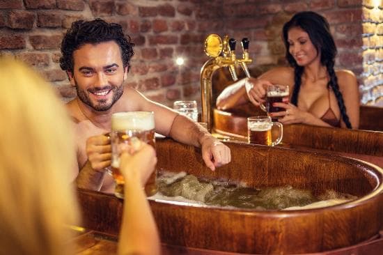 Relax zážitek ve wellness nebo pivní lázni pro 2