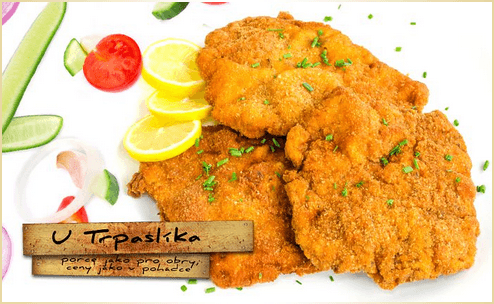 Více než 1kg smažených řízečků a zeleninová obloha