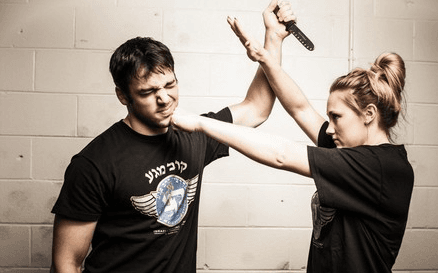 8 lekcí SEBEOBRANY - naučte se bránit! KRAV MAGA 