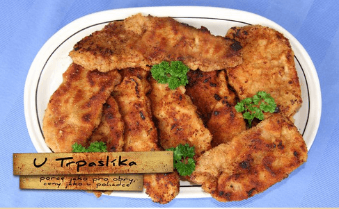 Více než 1 kg smažených řízků se zelenin. oblohou