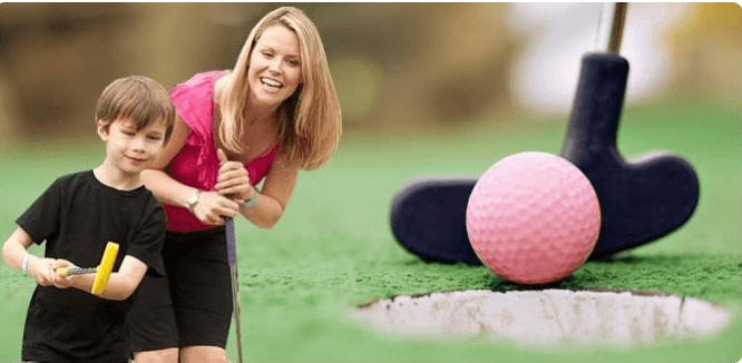 Indoor nebo outdoor minigolf pro DVĚ osoby