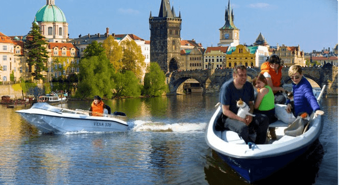 Pronájem motorových lodí na Vltavě