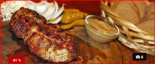 Krkovice z grilu s chlebem,křenem i hořčicí