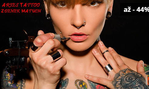 Piercing nebo náušnice včetně propíchnutí