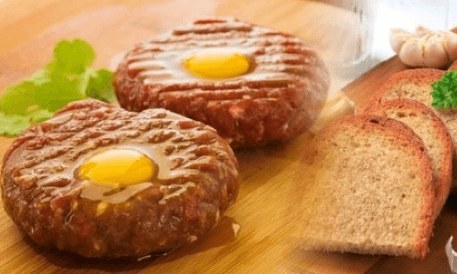 500g TATARSKÉHO BIFTEKU + 10 TOPINEK