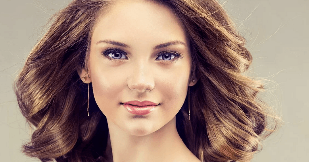 Permanentní make-up očních linek nebo obočí