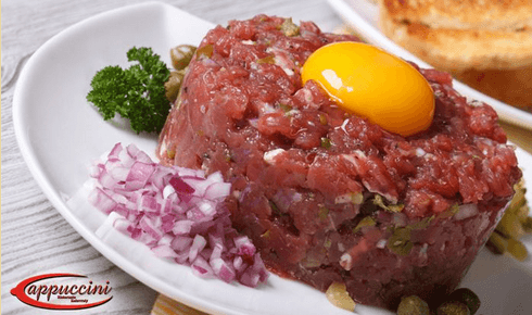 500 g hovězího tataráku a 20 topinek