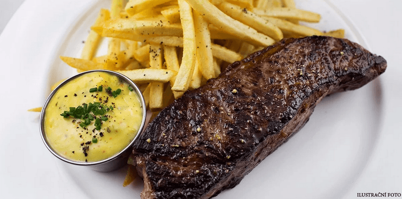 2× 200g hovězí Flank steak s omáčkou a hranolky