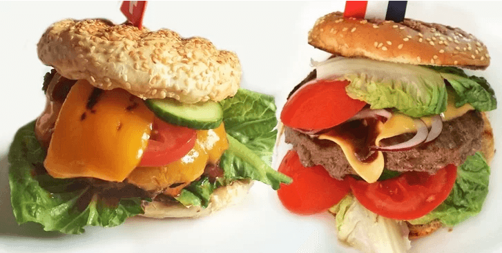 Dva šťavnaté hamburgery a dva domácí zákusky