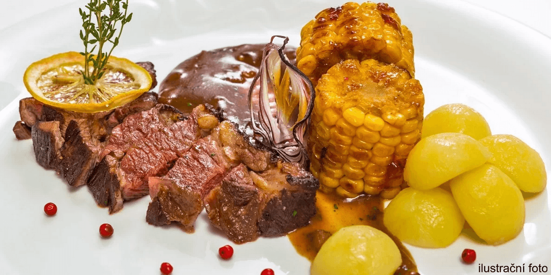 2 × 200g Steak s přílohou v Českém Krumlově