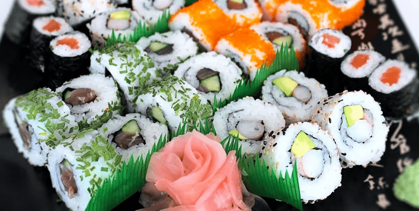 Sety plné lahodných japonských sushi specialit