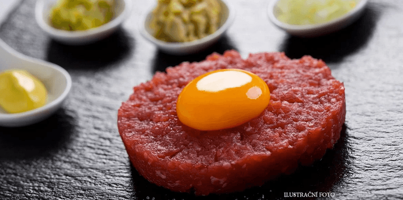 300g tataráku z hovězí svíčkové + 8 topinek