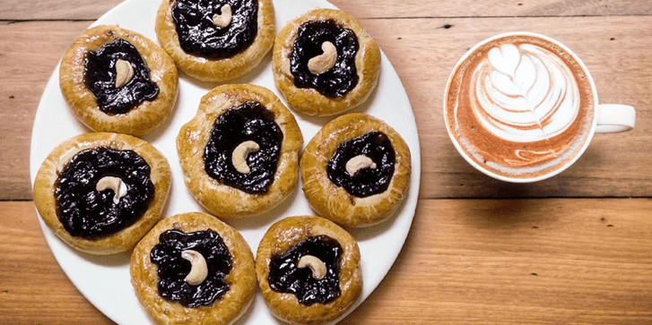2× Cappuccino originál + 2× poctivý koláček
