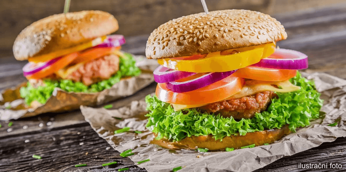 Dva maximálně lahodné burgery nebo cheeseburgery