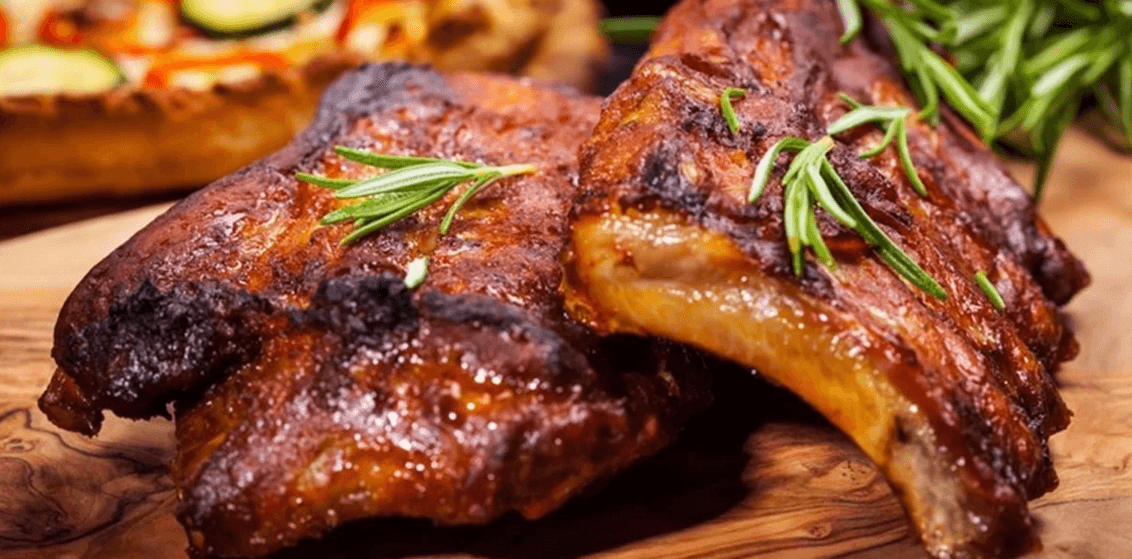 Vepřová žebírka 850g pečená na medu a zázvoru
