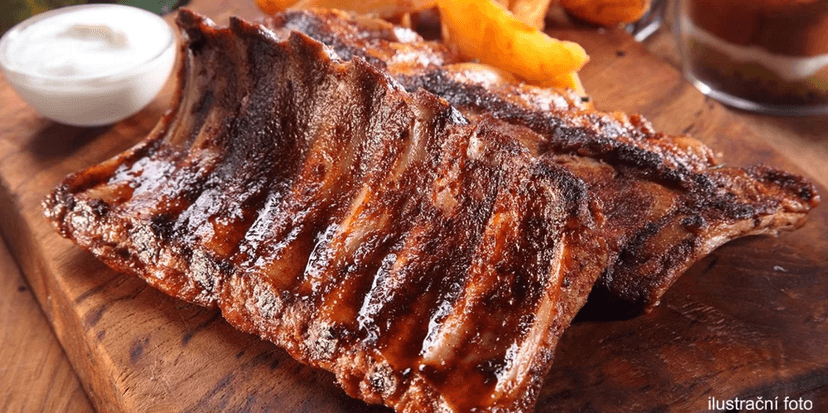 2 nebo 4 kg marinovaných žebírek s přílohou