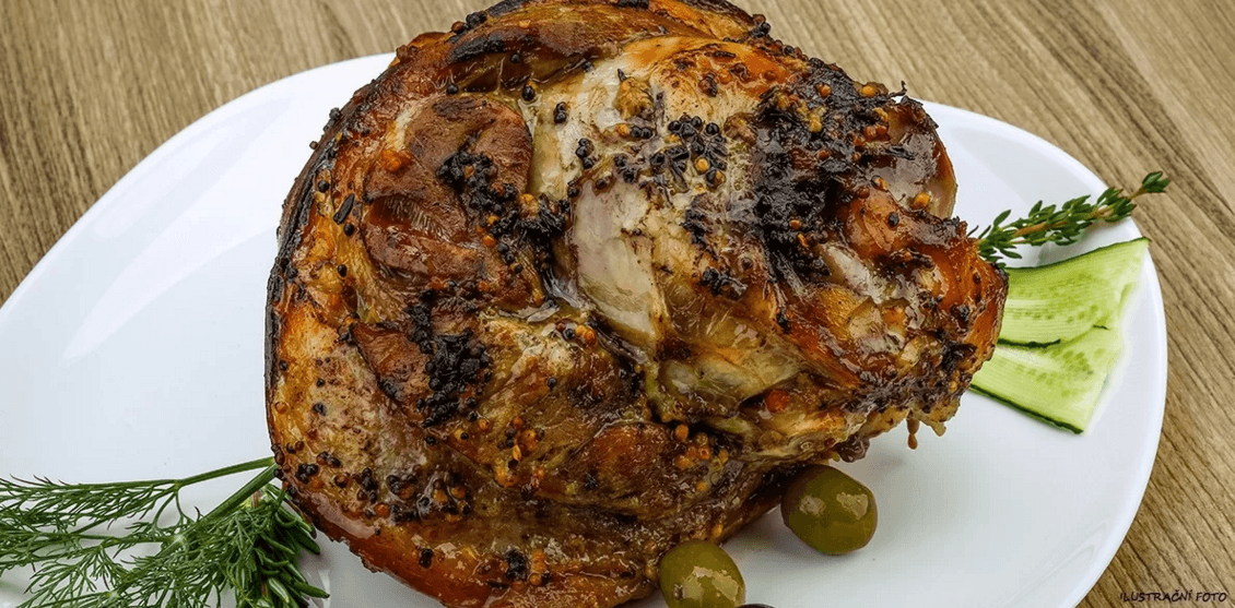 2 kg pečeného vepřového kolena na Lipnici