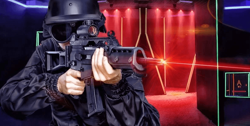 2 adrenalinové laserové hry ve sci–fi aréně