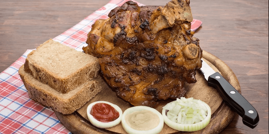 Pečené vepřové koleno v Zámecké restauraci