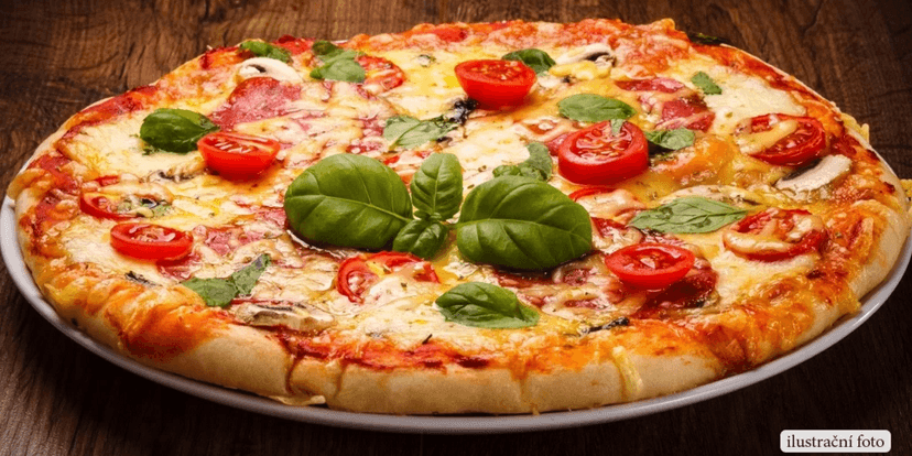 Křupavá pizza nebo horké maliny U Jana pro dva