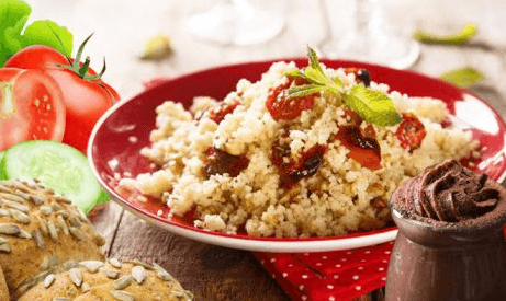 Menu s veganskými pomazánkami a kuskusem