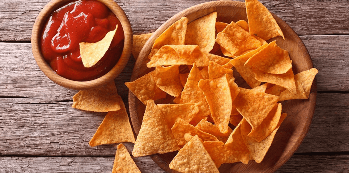 Pochutnejte si na výborných nachos a lahvi vína