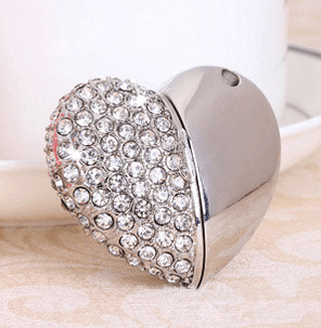 USB flash disk ve tvaru srdce