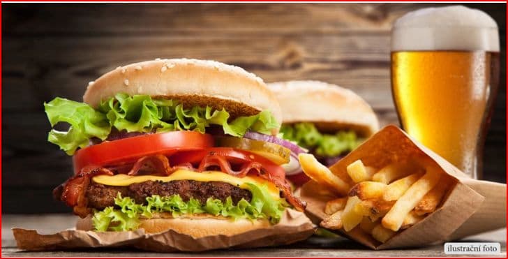 Dva cheeseburgery se šťavnatým masíčkem