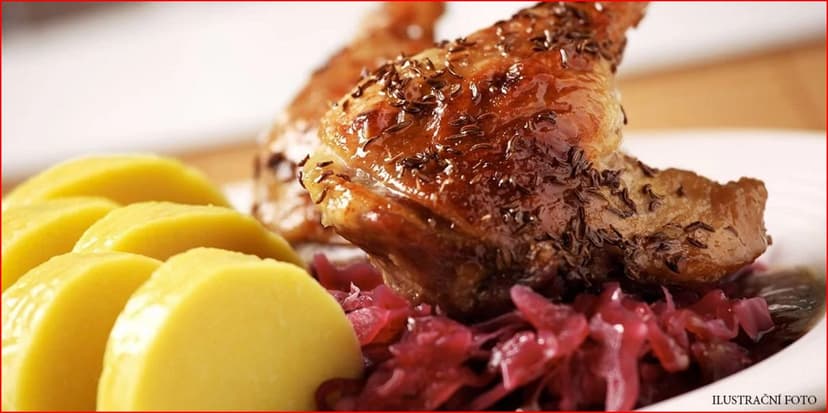 Staročeská hostina v podobě pečené kachny