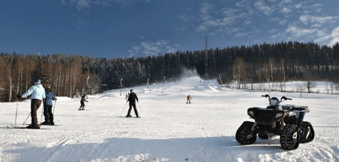 Celodenní skipas do ski areálu Kareš