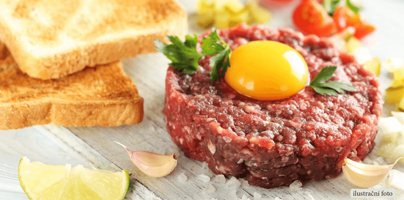 300g tatarák s neomezeným množstvím topinek