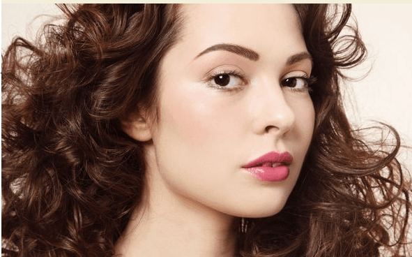 Permanentní make-up obočí nebo očních linek 