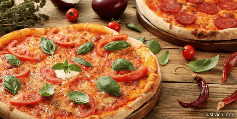 Výtečná pizza s křupavými okraji